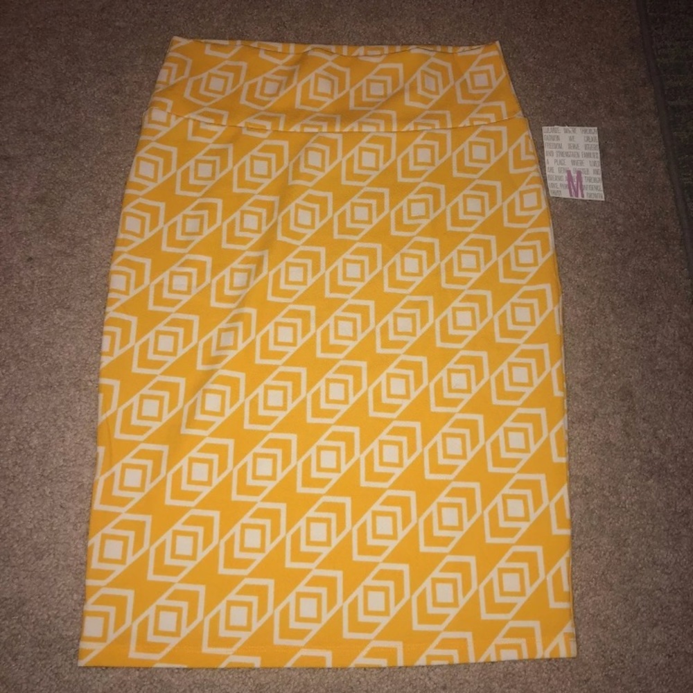 🚫 Yellow Lularoe Cassie skirt